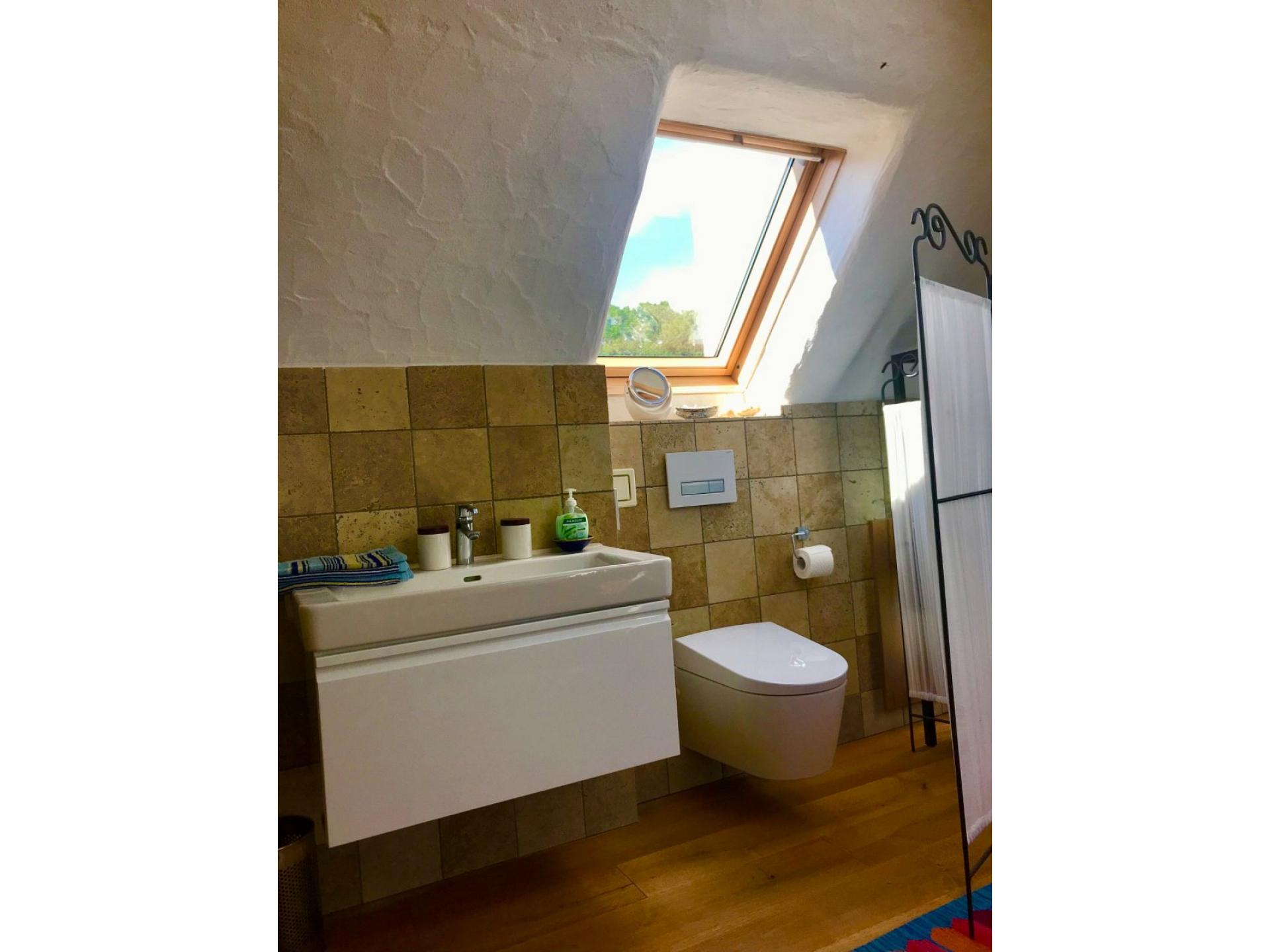 Toilette/Waschtisch OG
